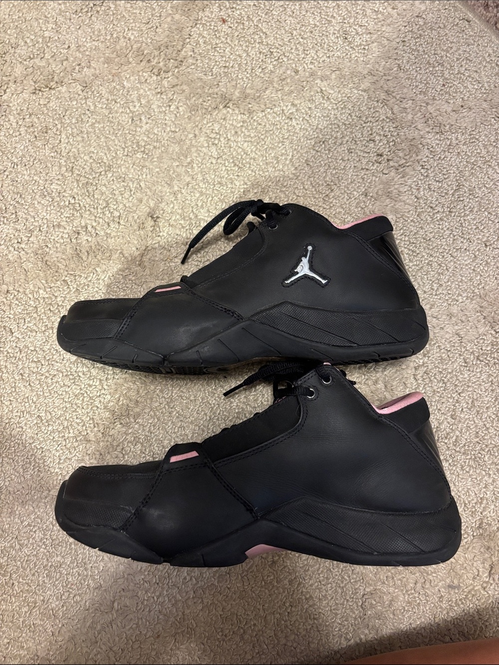 **Vintage**. Jordan Women's Black & Pink Low-Top Sneakers - Picture 4 of 4